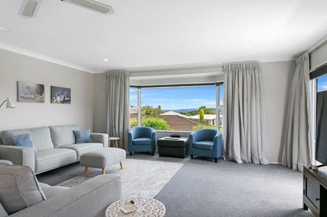 Photo of property in 2 Golders Place, Richmond Heights, Taupo, 3330