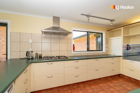 Photo of property in 1 Joshua Place, Helensburgh, Dunedin, 9010