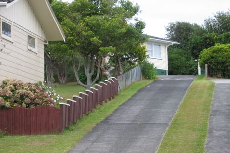 Photo of property in 12 Tamahere Drive, Glenfield, Auckland, 0629
