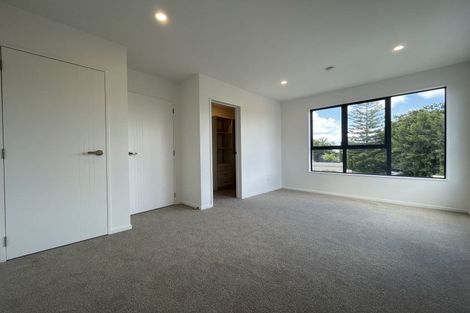 Photo of property in 1/11 Oteha Valley Road, Northcross, Auckland, 0632