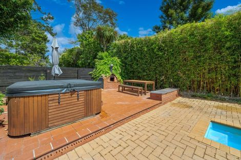 Photo of property in 10 Porter Avenue, Te Atatu South, Auckland, 0610