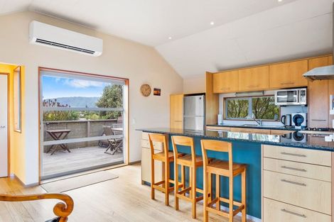 Photo of property in 17 Major Durie Place, Waikanae Beach, Waikanae, 5036