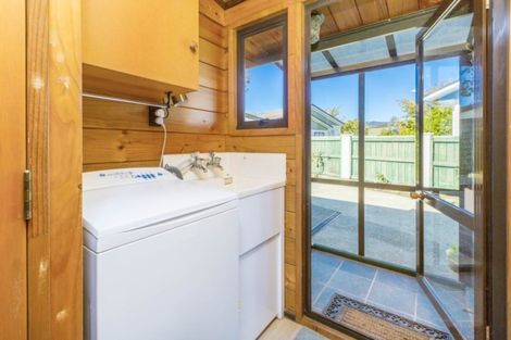 Photo of property in 8 Roband Crescent, Brown Owl, Upper Hutt, 5018