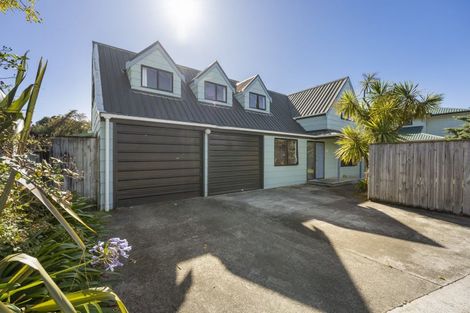 Photo of property in 28 Heathcote Place, Fitzherbert, Palmerston North, 4410