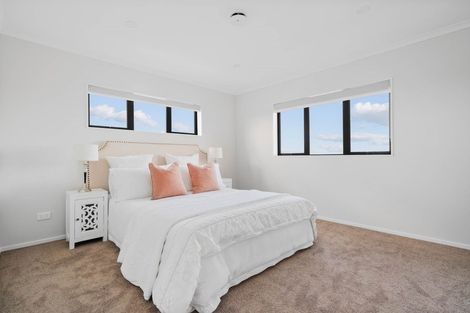 Photo of property in 4223b Great North Road, Glendene, Auckland, 0602