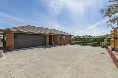 Photo of property in 11 Greenwood Place, Fitzherbert, Palmerston North, 4410