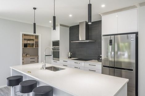 Photo of property in 2 Stoneleigh Grove, Paraparaumu, 5032