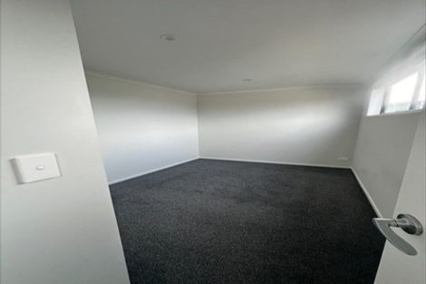 Photo of property in 7/5 Peachgrove Road, Te Atatu Peninsula, Auckland, 0610