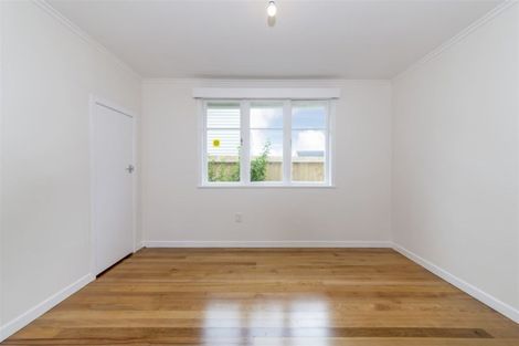 Photo of property in 15 Waione Avenue, Te Atatu Peninsula, Auckland, 0610