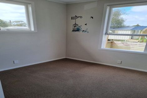 Photo of property in 8 Birdwood Road, Swanson, Auckland, 0612