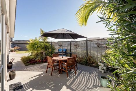 Photo of property in Waterview Estate, 70/4 Greystone Place, Omokoroa, 3114