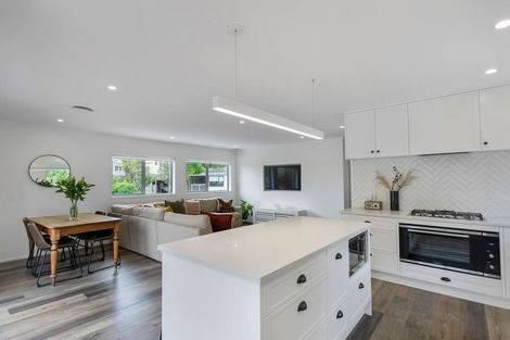 Photo of property in 2/61a Target Road, Totara Vale, Auckland, 0629
