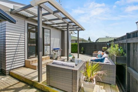 Photo of property in 10 Truby King Street, Merrilands, New Plymouth, 4312