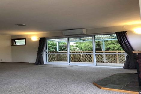 Photo of property in 16 Aplin Place, Birkdale, Auckland, 0626
