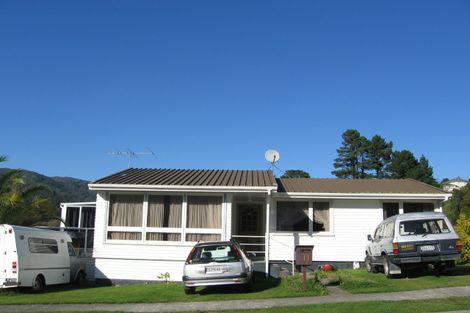 Photo of property in 1 Waipuna Grove, Stokes Valley, Lower Hutt, 5019