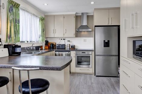 Photo of property in 7 Ponderosa Place, Opunake, 4616