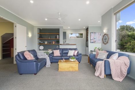 Photo of property in 6 Catania Place, Conifer Grove, Takanini, 2112