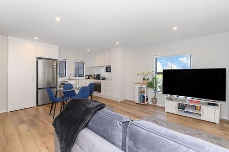 Photo of property in 13/15 Sunhill Road, Sunnyvale, Auckland, 0612