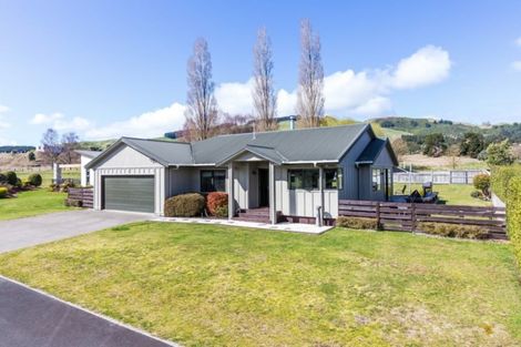 Photo of property in 120 Kinloch Road, Kinloch, Taupo, 3377