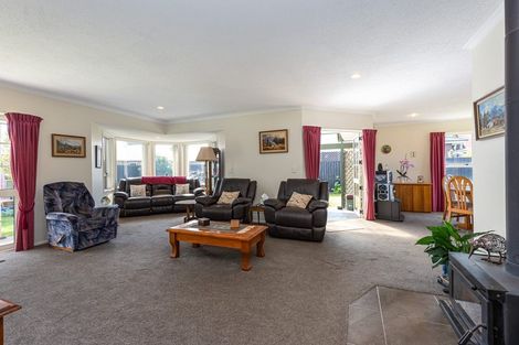 Photo of property in 4 Beauford Place, Parklands, Christchurch, 8083