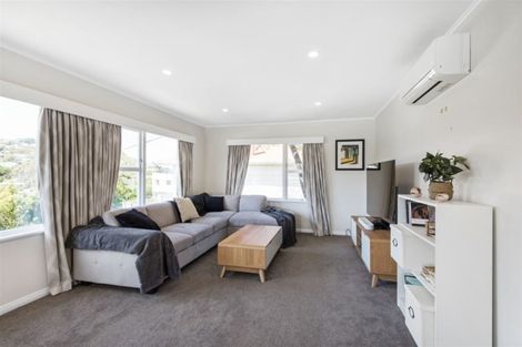 Photo of property in 73 Bassett Road, Johnsonville, Wellington, 6037