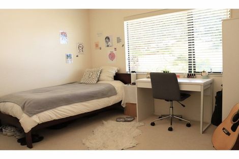 Photo of property in 2/5 Anne Road, Hillcrest, Auckland, 0627