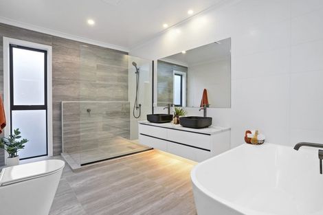 Photo of property in 116 Godfrey Drive, Orewa, 0931