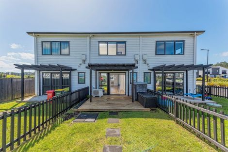 Photo of property in 4 Lumbarda Drive, Kumeu, 0810