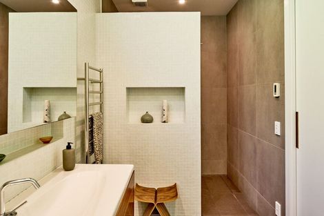 Photo of property in 4 Francis Bell Grove, Lowry Bay, Lower Hutt, 5013