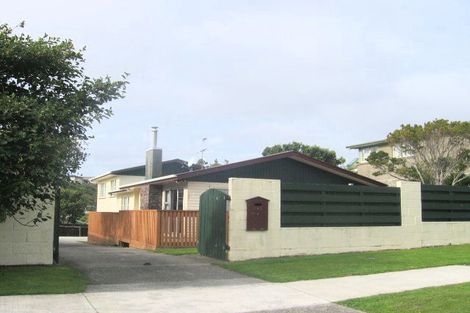Photo of property in 142 Dowse Drive, Maungaraki, Lower Hutt, 5010