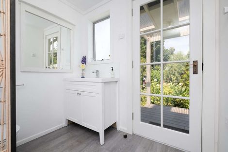 Photo of property in 104 Ferry Road, Clive, 4102