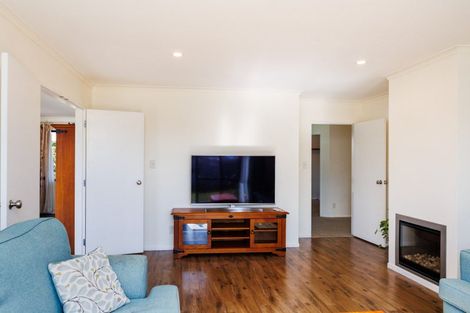 Photo of property in 15 Orlando Way, Kelvin Grove, Palmerston North, 4414