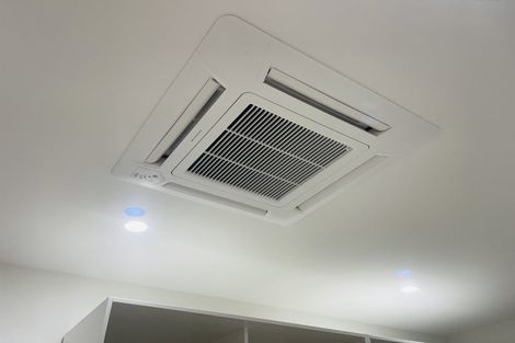 Photo of property in 7d Babich Road, Henderson Valley, Auckland, 0614