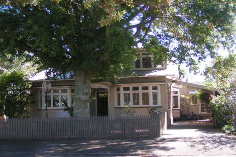 Photo of property in 17 Clarence Road, Northcote Point, Auckland, 0627