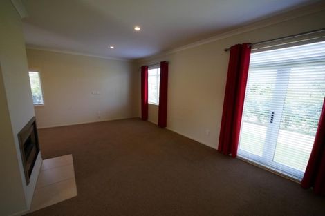 Photo of property in 3 Cornwall Place, Karaka, Papakura, 2113