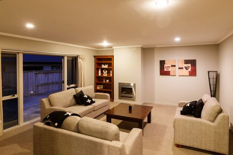 Photo of property in 5 Silkwood Place, Fitzherbert, Palmerston North, 4410