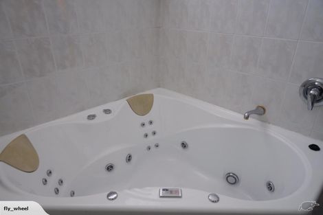 Photo of property in 109 Sylvan Avenue, Northcote, Auckland, 0627