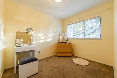 Photo of property in 2/16 Matisse Drive, West Harbour, Auckland, 0618