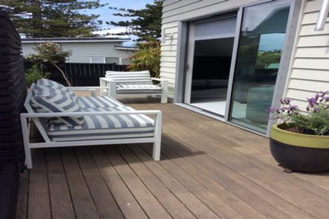 Photo of property in 15 Old Lake Road, Narrow Neck, Auckland, 0624