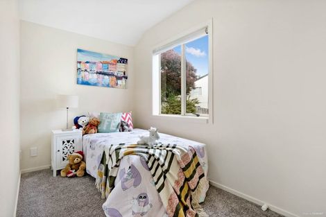 Photo of property in 2/24 Fields Parade, Oteha, Auckland, 0632