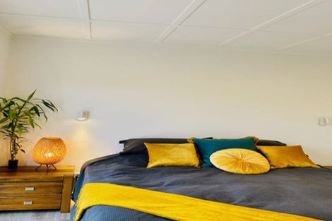 Photo of property in 10 Kawakawa-orere Road, Kawakawa Bay, Papakura, 2585