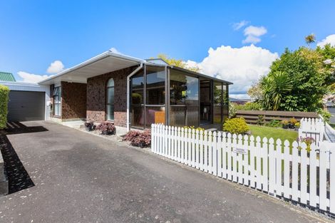 Photo of property in 1a Hunter Place, Merrilands, New Plymouth, 4312