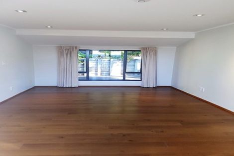 Photo of property in 14 Bonnard Place, West Harbour, Auckland, 0618