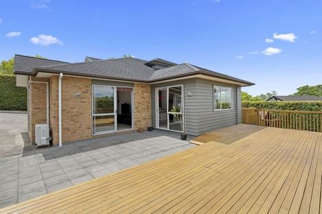 Photo of property in 2/23 Sunset Road, Totara Vale, Auckland, 0632