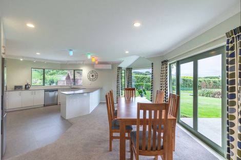 Photo of property in 28 Waipuna Grove, Levin, 5571