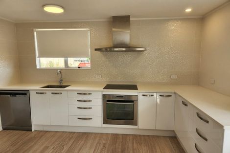 Photo of property in 2/14 Trentham Road, Takanini, Papakura, 2112