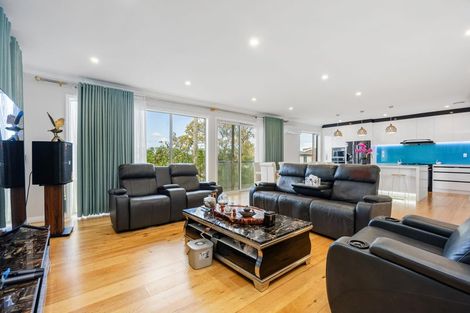 Photo of property in 25 Pupuke Road, Birkenhead, Auckland, 0627