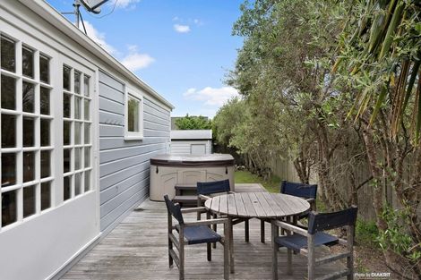 Photo of property in 102 Jellicoe Street, Martinborough, 5711