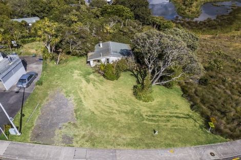 Photo of property in 1088 Beach Road, Torbay, Auckland, 0630