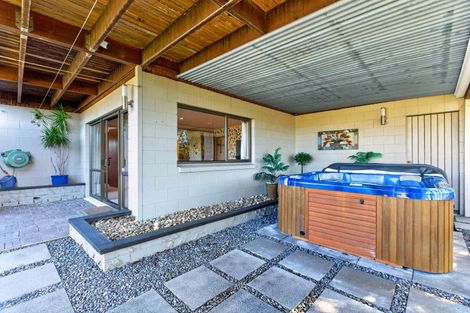 Photo of property in 4 Valdese Rise, Browns Bay, Auckland, 0630